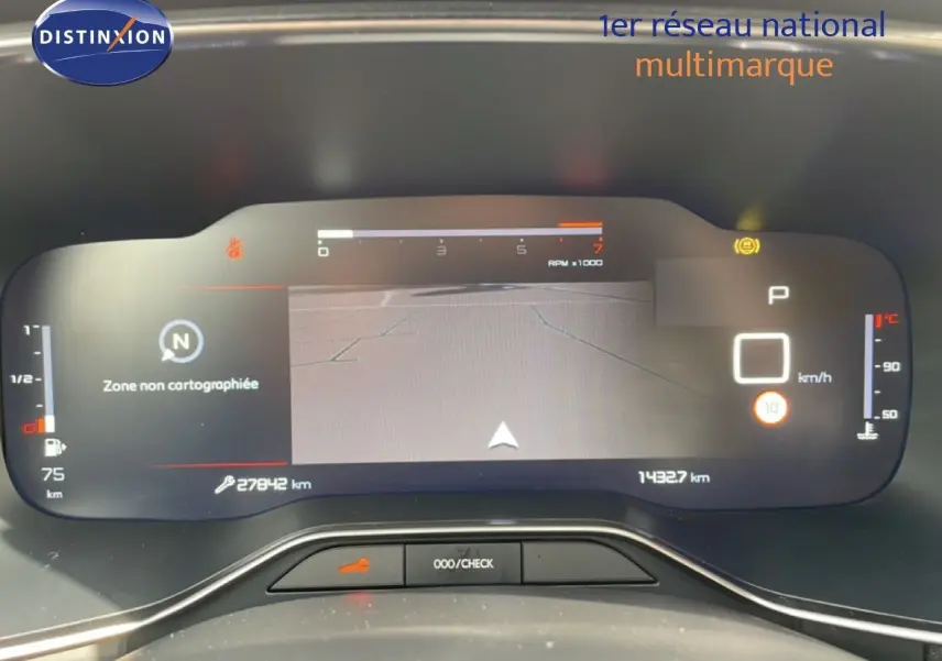 Tableau de bord numérique de Citroën C5 Aircross 1.5 BlueHDi 130ch, affichage de navigation et compteurs digitaux.