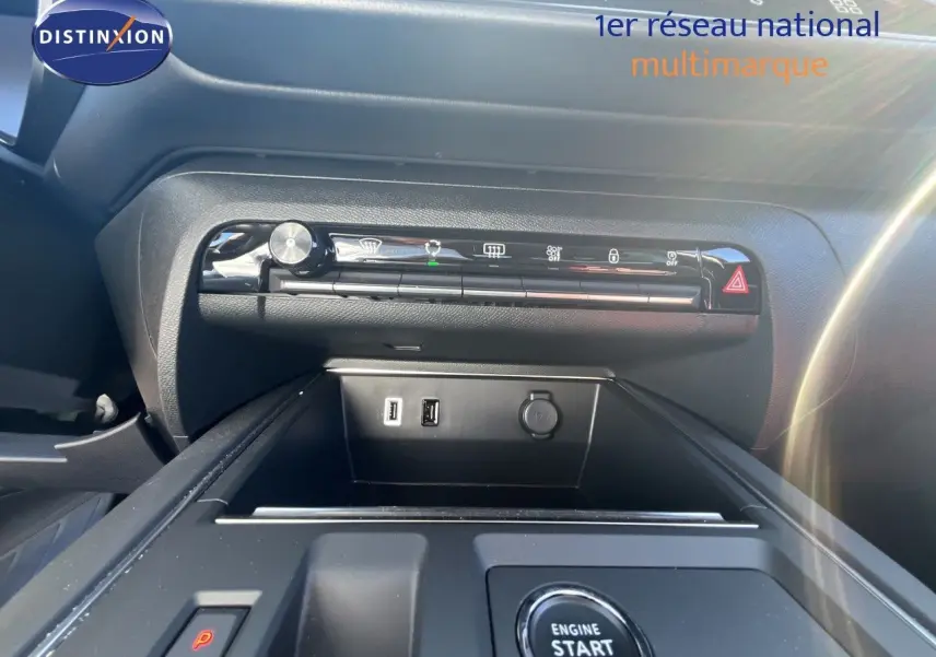 Vue rapprochée de la console centrale du Citroën C5 Aircross noir métal 2025, avec bouton start/stop et ports USB visibles.