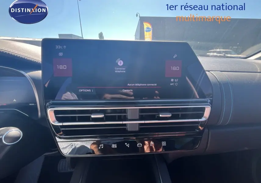 Vue intérieure centrée sur l’écran tactile et la console centrale du Citroën C5 Aircross noir métal 2025.