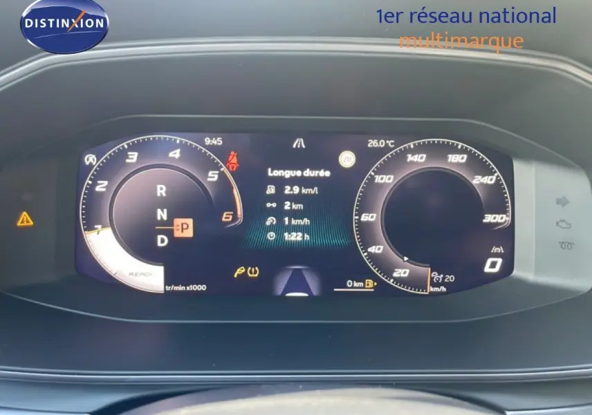Tableau de bord numérique du CUPRA Formentor blanc neige métal, affichant compte-tours et vitesse à 0 km/h.