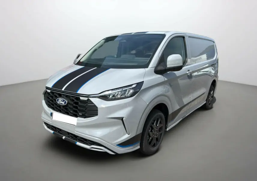Vue 3/4 avant du Ford Transit Fourgon Custom gris mat avec bandes noires et bleues sportives sur le capot.