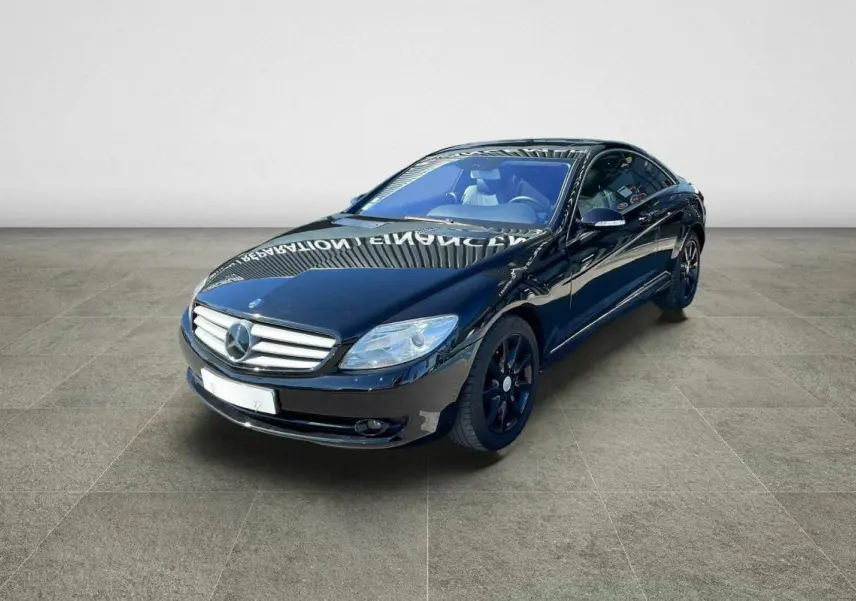 Mercedes Classe CL 500 4-Matic noir vue 3/4 avant droit avec jantes alliage noires et toit ouvrant électrique.
