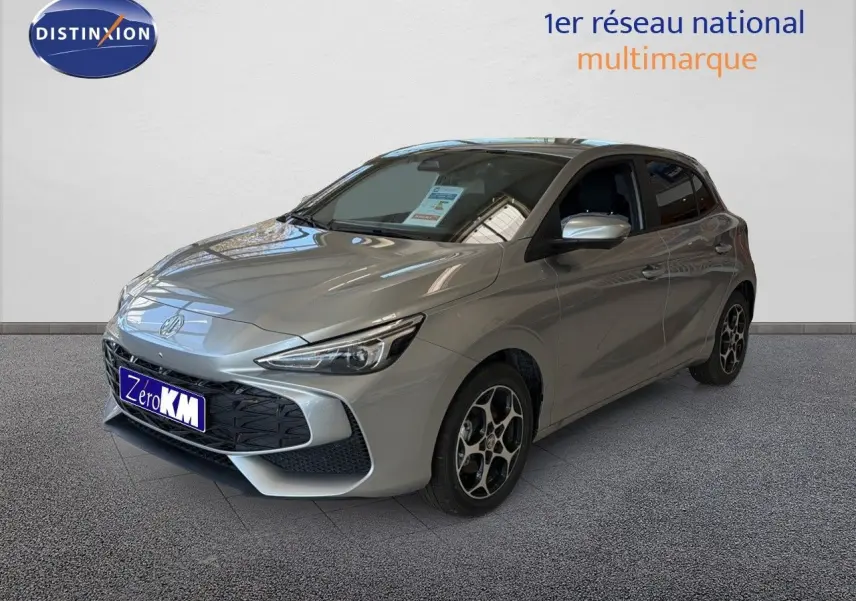 Vue 3/4 avant d'une MG3 1.5L Hybrid+ 195CH Luxury en Cosmic Silver Metal avec jantes alliage noires et grises.