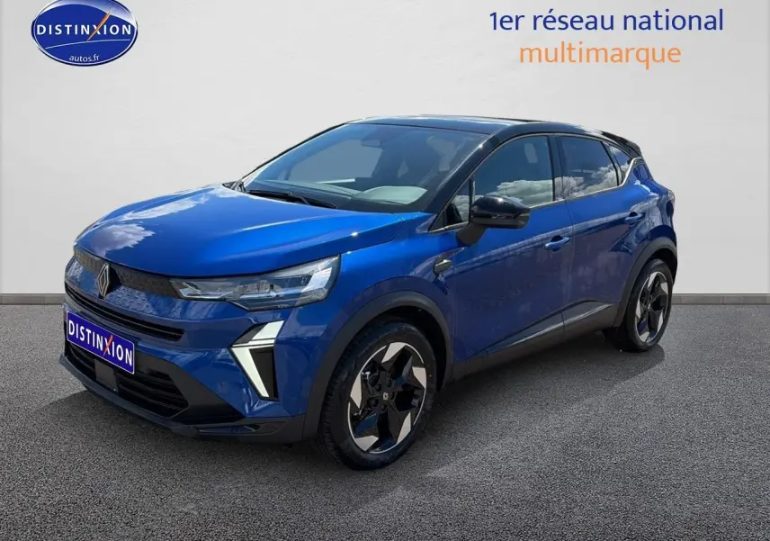 Renault Captur 2026 bleu iron toit noir en 3/4 avant droit sur fond neutre, jantes alu distinctives.