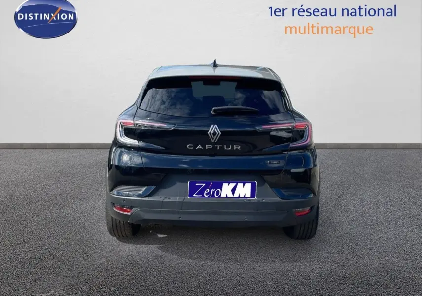 Vue arrière d'un Renault Captur 2025 noir étoile métal avec toit gris, mettant en valeur ses feux LED et son design compact.