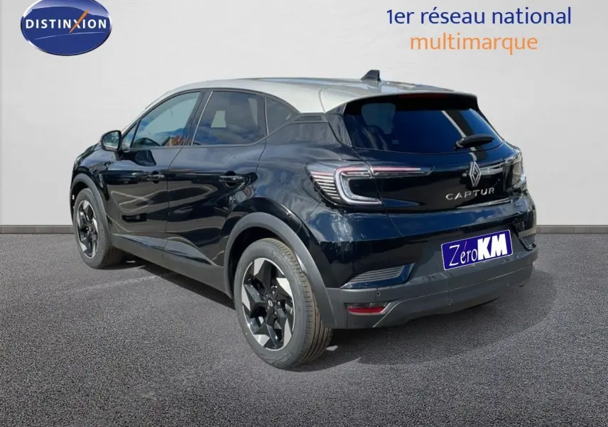 Vue 3/4 arrière droite du Renault Captur noir étoile métal avec toit gris, mettant en valeur ses feux LED et jantes biton.