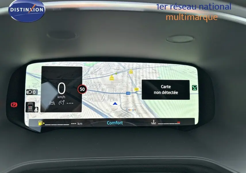 Affichage numérique du tableau de bord du Renault Captur II gris rafale, montrant la navigation et la vitesse à 0 km/h.