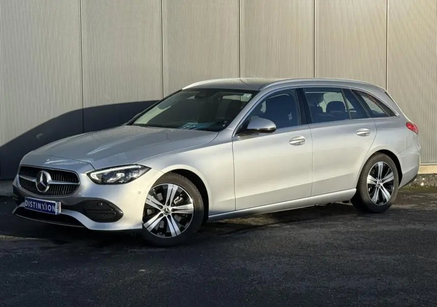 Mercedes Classe C Break V 200d argent High-Tech vue 3/4 avant droit avec jantes alliage et calandre chromée