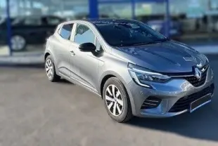 Renault Clio V gris schiste vue 3/4 avant droit, mettant en valeur ses phares LED et jantes bi-ton 16 pouces.