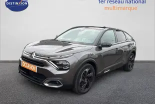 Citroën C4 PureTech 130ch gris avec toit noir, vue 3/4 avant mettant en valeur ses jantes noires et toit ouvrant.