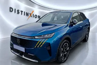 Peugeot 3008 bleu obsession en 3/4 avant droit, avec calandre distinctive et jantes alliage noires.