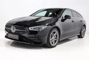 Mercedes Classe CLA Shooting Brake II 200D AMG noir métallisé vue 3/4 avant droit sur fond blanc.