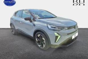 Renault Captur 2025 gris Rafale et noir, vue 3/4 avant droit mettant en valeur ses feux LED et jantes alu distinctives.