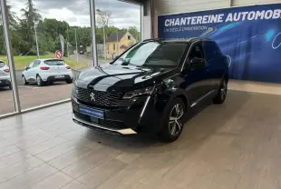 Peugeot 3008 Hybrid noir Perla Nera en 3/4 avant droit, calandre chromée et feux LED distinctifs visibles