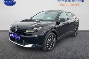 Citroën C4 noire vue 3/4 avant droit, avec phares LED et jantes alliage distinctives.