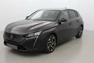 Peugeot 308 Hybrid 136 Allure noire vue en 3/4 avant droit, avec jantes alliage et feux LED distinctifs.