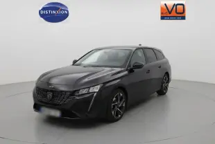 Peugeot 308 SW Hybrid noir vue 3/4 avant, jantes alliage 17 pouces et calandre distinctive moderne.