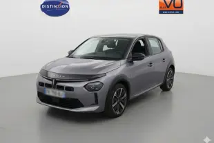 Lancia Ypsilon gris vue 3/4 avant droit dans un studio, avec jantes 17 pouces et design moderne.