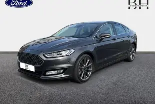 Ford Mondeo 2018 gris Magnetic vue 3/4 avant droit avec calandre chromée et jantes alu sombres