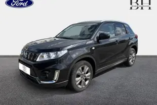 Suzuki Vitara 2019 Cosmic Black Pearl métallisé en 3/4 avant droit, avec calandre chromée et jantes alu visibles.