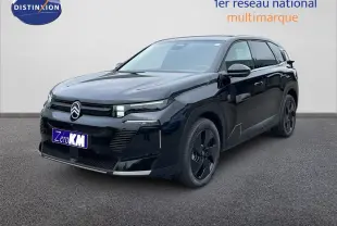 Vue 3/4 avant droite du Citroën C5 Aircross noir Perla Nera avec jantes noires et calandre moderne.
