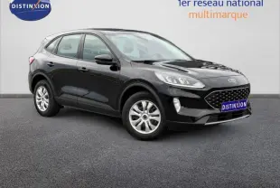 Ford Kuga 1.5 EcoBoost 2024 noir en 3/4 avant droit, avec calandre hexagonale et jantes alliage argentées.