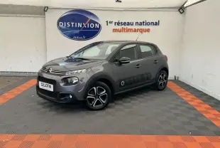 Citroën C3 gris foncé vue 3/4 avant droit, avec protections latérales noires et jantes stylisées.