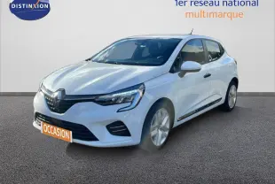 Renault Clio blanc glacier vue 3/4 avant droit, mettant en valeur ses phares LED et sa calandre distinctive.