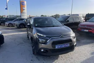 Citroën C3 1.2 Shine gris foncé vue 3/4 avant avec toit bi-ton noir sur parking extérieur.