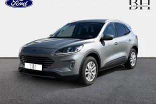 Ford Kuga gris Solar métallisé en 3/4 avant droit, avec jantes alu et vitres arrière surteintées.