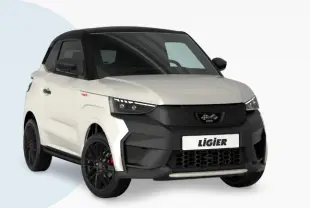 Vue 3/4 avant d'une Ligier JS50 blanche avec toit noir et jantes alu noires, mettant en valeur ses feux LED et calandre noire.