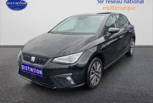 SEAT Ibiza 1.0 TSI 95 Copa noir minuit vue 3/4 avant droit avec phares LED et jantes alliage design.