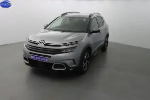 Citroën C5 Aircross gris Artense métal en 3/4 avant droit avec toit noir et jantes bi-ton.