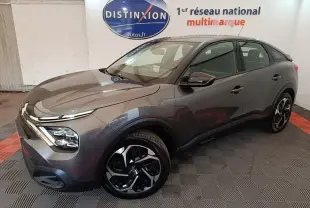 Citroën C4 gris clair vue 3/4 avant droit, avec jantes noires et design moderne des phares LED.