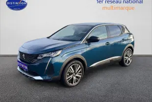 Peugeot 3008 bleu en vue 3/4 avant droit, avec calandre chromée et jantes alliage visibles.
