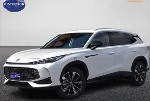 Vue 3/4 avant d’un SUV MG EHS blanc avec calandre noire et jantes alliage au design moderne.