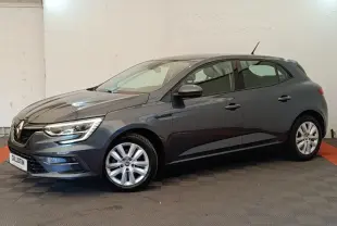 Renault Mégane Business TCe 115 gris foncé vue de profil côté gauche, avec feux LED et jantes alliage visibles.