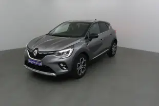 Renault Captur 2024 gris Cassiopée avec toit noir, vue 3/4 avant droit dans un studio neutre.