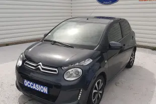 Citroën C1 gris foncé vue 3/4 avant droit, compacte 5 portes avec jantes bi-ton et feux LED diurnes.