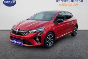 Renault Clio 2025 rouge désir métal vue 3/4 avant avec calandre noire et jantes alliage distinctives.