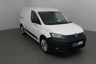 Vue 3/4 avant d'un Volkswagen Caddy Maxi blanc avec bouclier noir et logo Himalaya sur la porte côté droit.