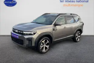 Vue 3/4 avant d'un Dacia Bigster gris schiste métal avec jantes alliage et barres de toit noires.