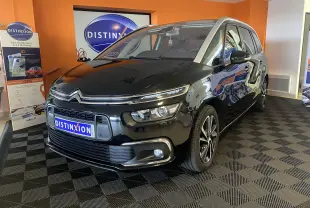 Citroën Grand C4 Spacetourer noir perla en 3/4 avant droit, avec jantes alliage 17" et calandre chromée.
