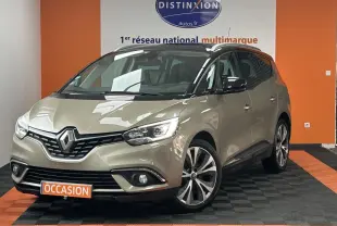 Renault Scenic Grand IV marron clair vu en 3/4 avant droit, avec jantes alliage 20 pouces et toit panoramique.