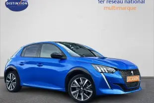 Peugeot 208 GT Line bleu Vertigo vue 3/4 avant droit avec jantes alliage et feux LED distinctifs.