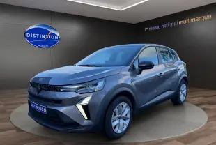 Renault Captur 2024 gris Cassiopée avec toit noir, vue 3/4 avant mettant en valeur la calandre et les phares LED.