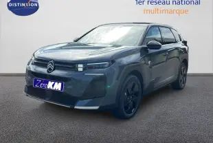 Vue 3/4 avant droite du Citroën C5 Aircross Hybrid 145ch en vert Astoria métallisé avec jantes noires.