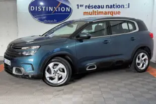 Citroën C5 Aircross bleu en profil droit, avec jantes alliage et détails noirs contrastants, en intérieur showroom.