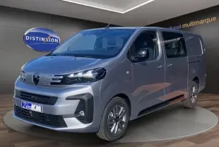 Vue 3/4 avant droit d’un Peugeot Expert Cabine Approfondie gris acier avec projecteurs full LED et jantes alliage 17 pouces.