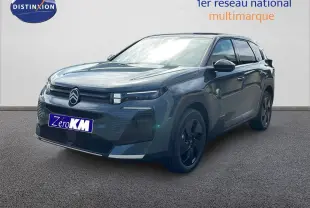 Vue 3/4 avant droit d'un Citroën C5 Aircross Hybrid 145ch vert Astoria métallisé avec jantes noires et calandre moderne.